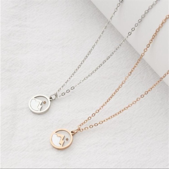 Elegant Silver Mountain Pendant Necklace - Picture 3 of 3